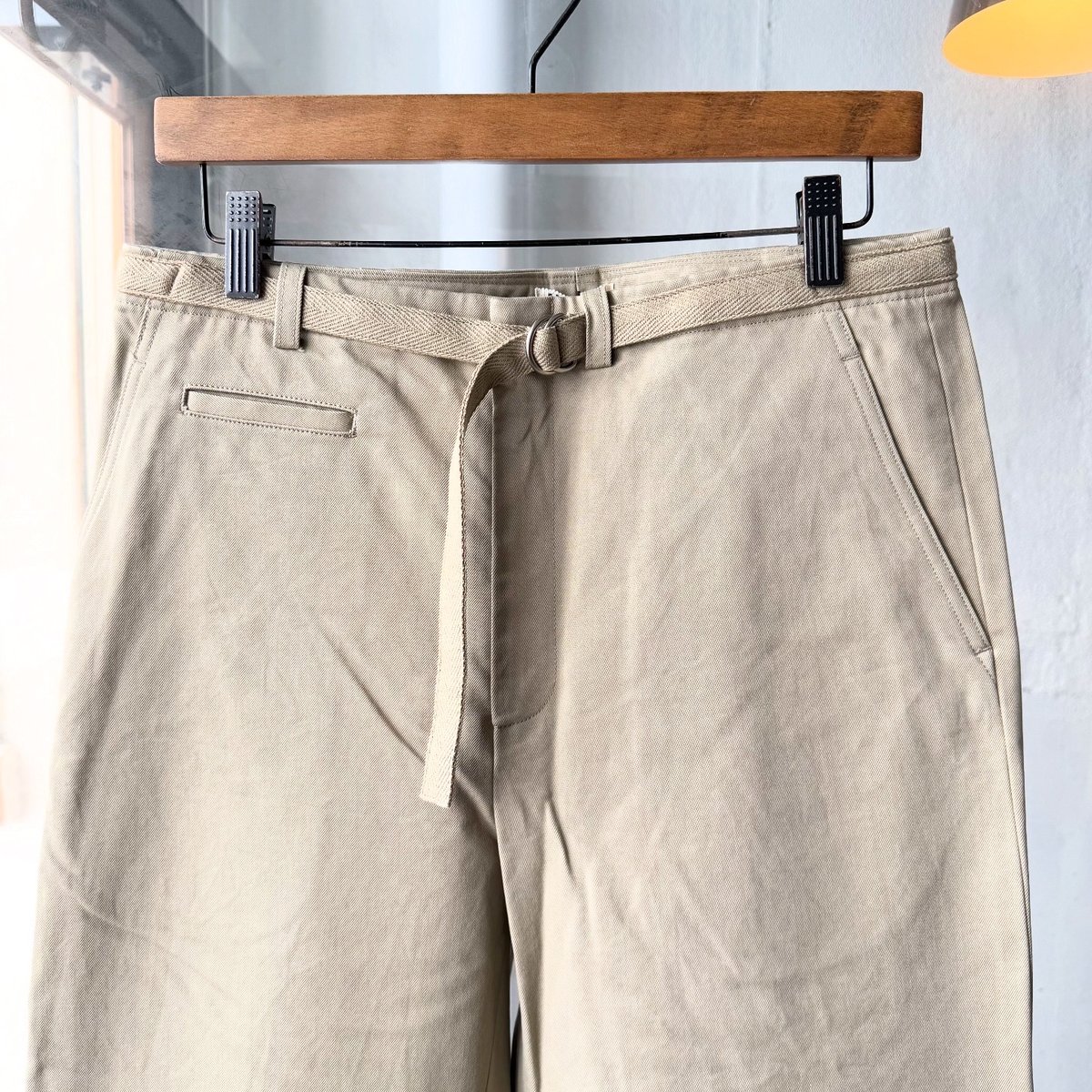 AURALEE WASHED FINX CHINO BELTED PANTS | Less