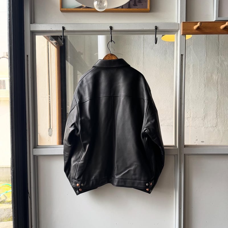 COMOLI カーフスキン ジップショートジャケット | Less Higashikawa