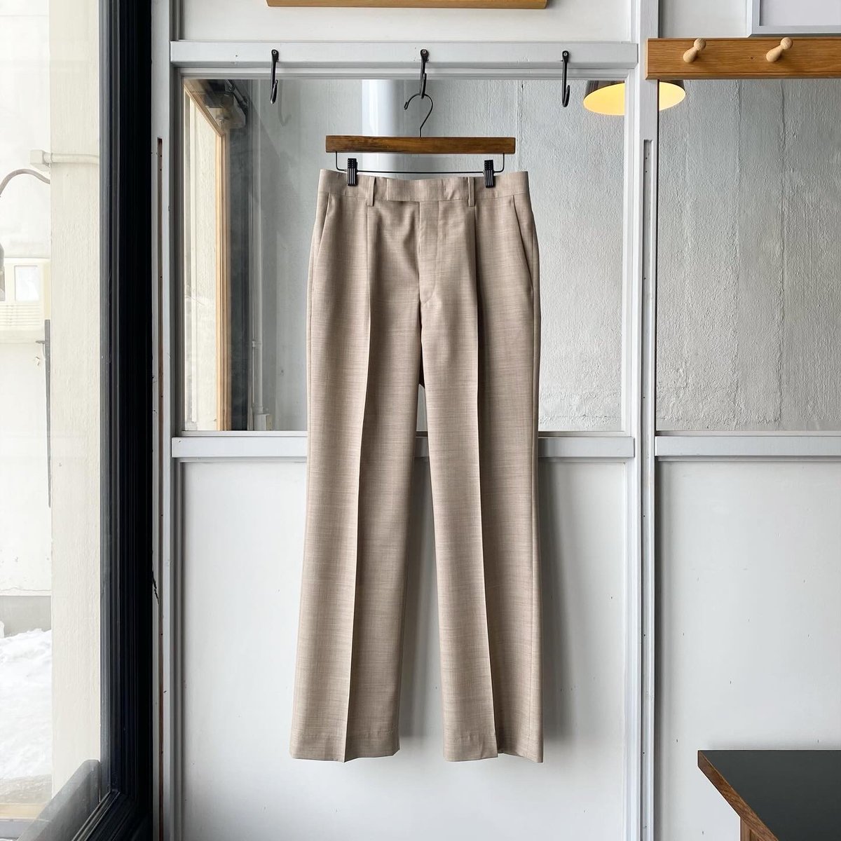 AURALEE SUPER FINE TROPICAL WOOL SLACKS | Less