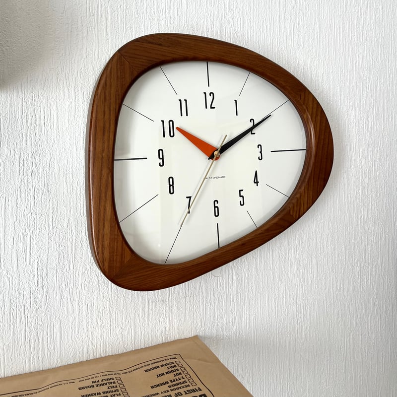 ミッドセンチュリーなデザインの掛け時計 / Kino Wall Clock