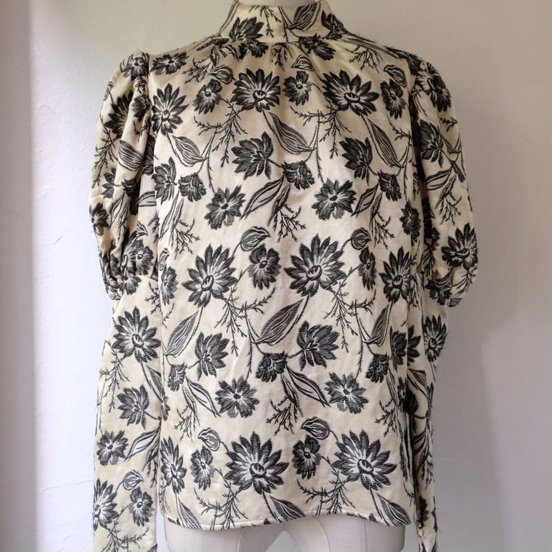 ERiKO KATORi flower jaquard puffsleeve