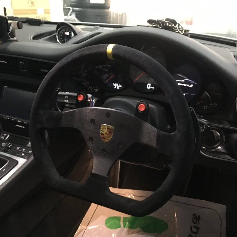 ポルシェモータースポーツ純正991CUPカー用ステアリング エンブレム付
