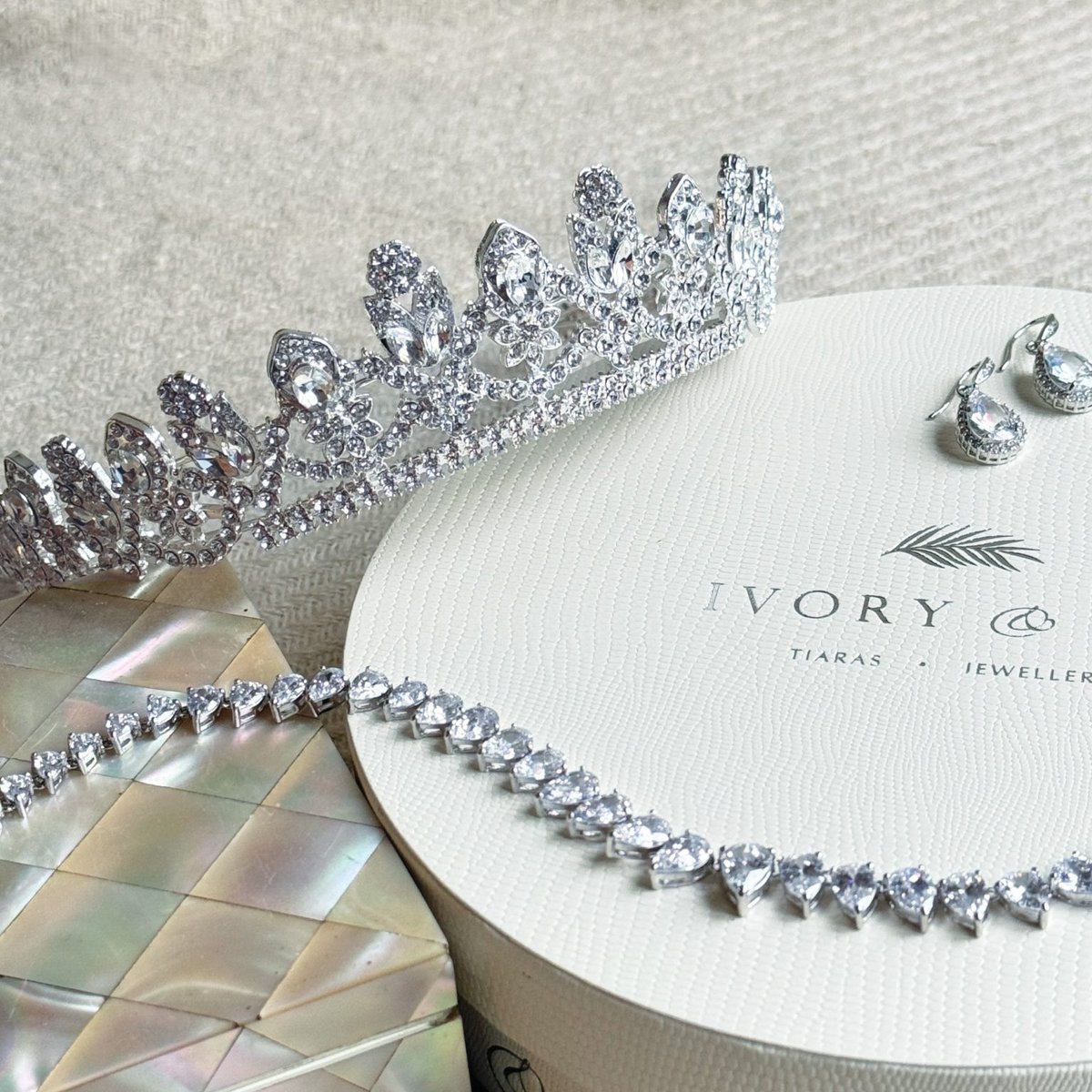 受注オーダー【新作】Alexandra シンプルデザイン Ivory & Co. OLIVIA