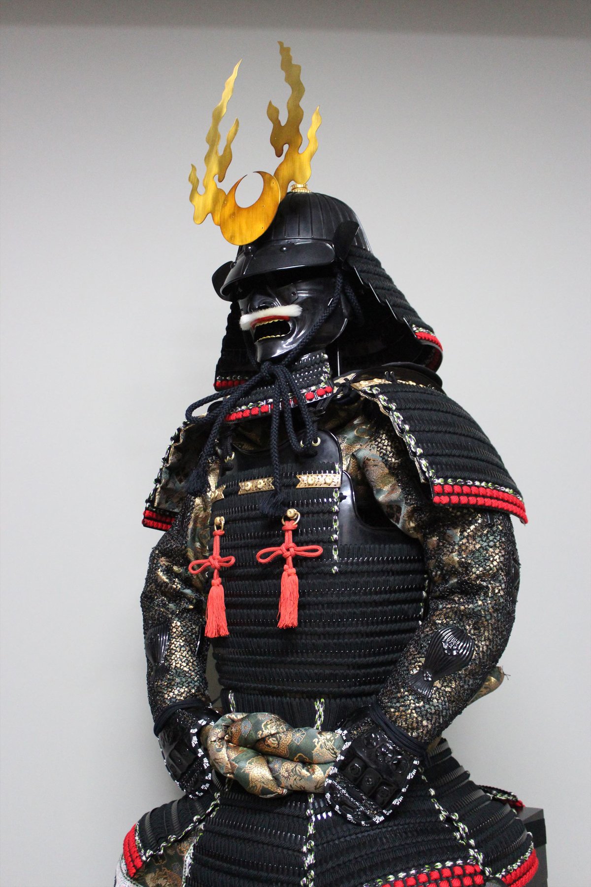 O-016】黒糸威当世小札二枚胴具足 | 甲冑工房丸武