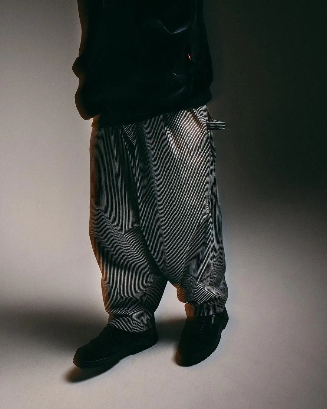 TIGHTBOOTH HICKORY PAINTER BALLOON PANTS | STE