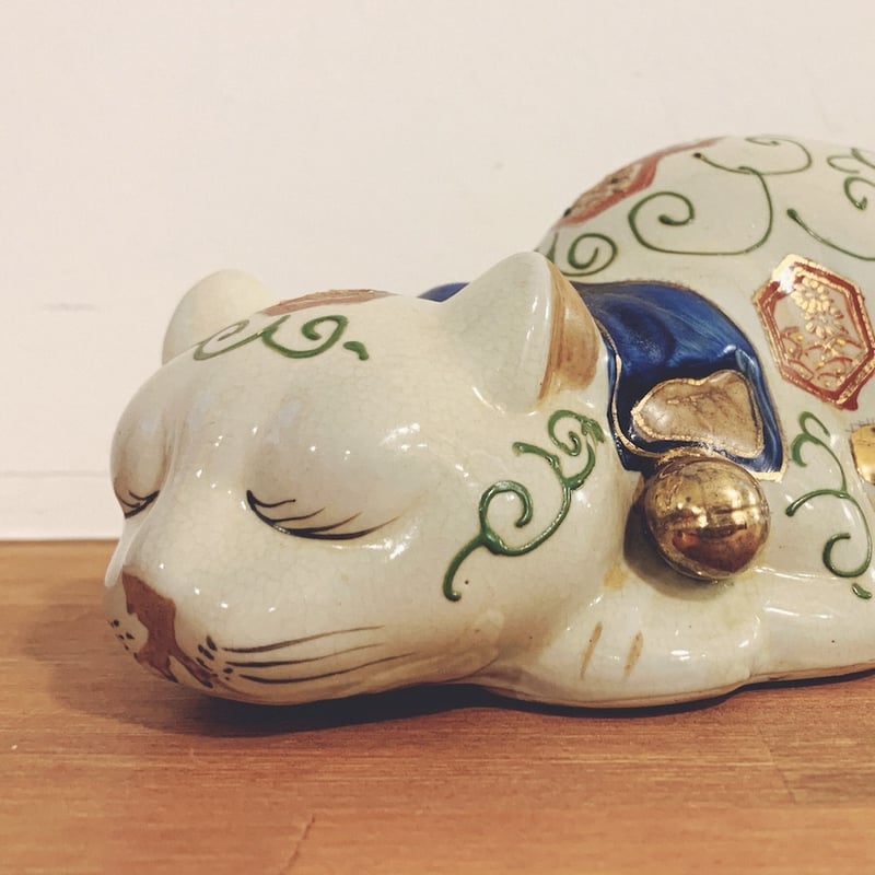 伊万里焼『眠り猫・亀甲唐草』 | 象々の郷土玩具