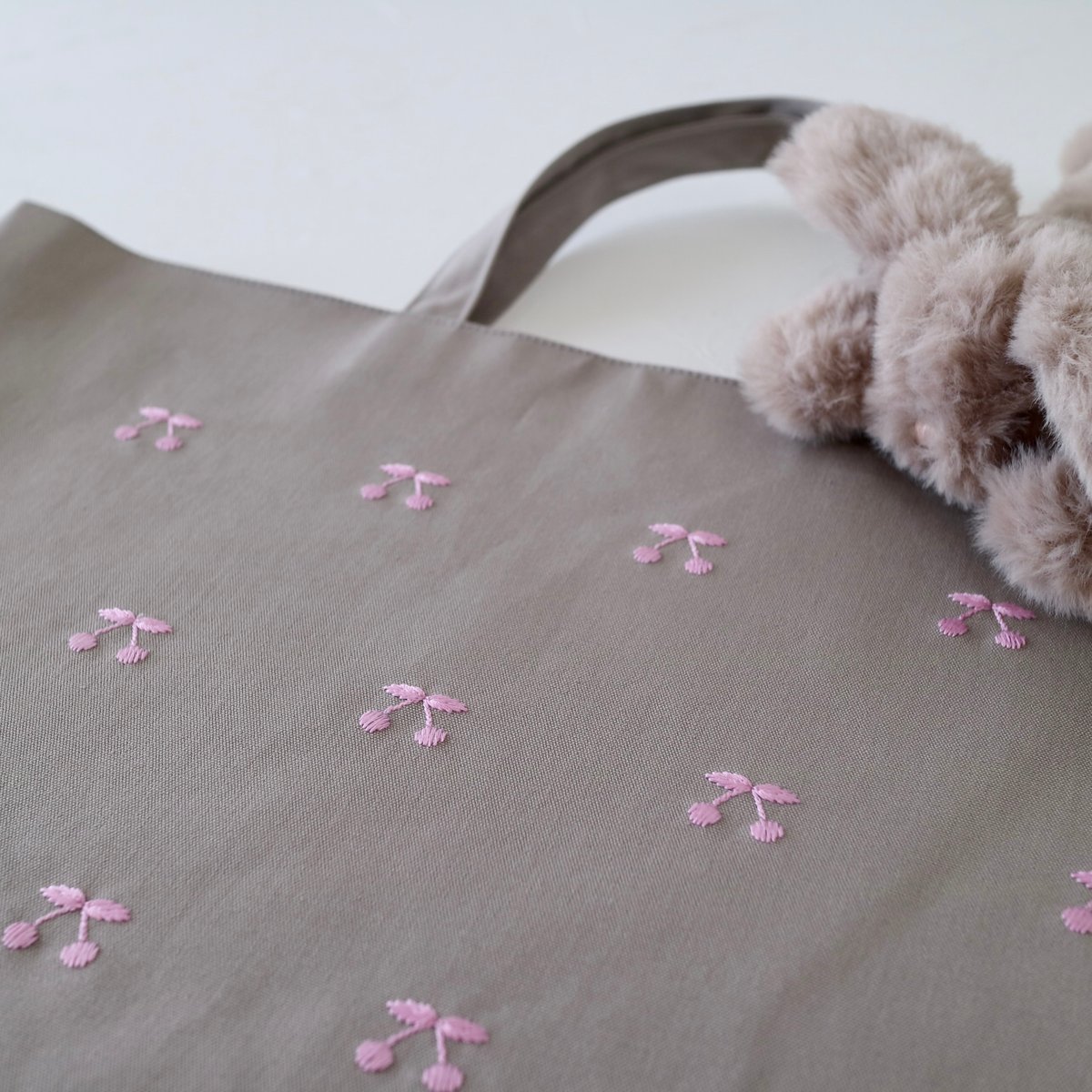 Navy label・レッスンバッグ・グレー＊さくらんぼ(ピンク)刺繍 | Coco chic
