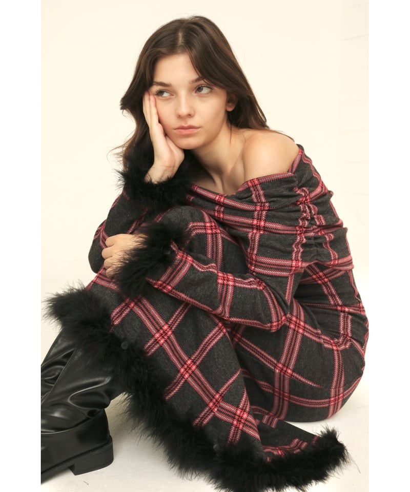 off shoulder fur one-piece grayxred | BONNE