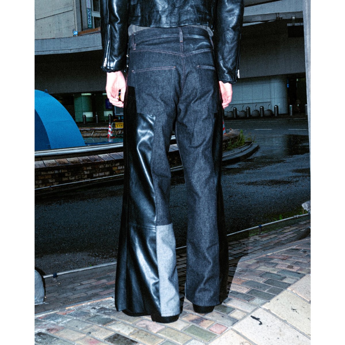 SHIKITARI ブラック フレアパンツ SHIKITARI ブラック フレアパンツ