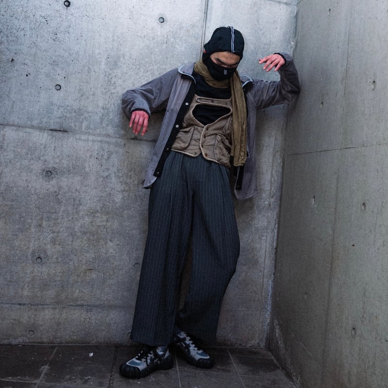 MIX TUCK DESIGN WIDE STRIPE SLACKS【GRAY】 | SHIK
