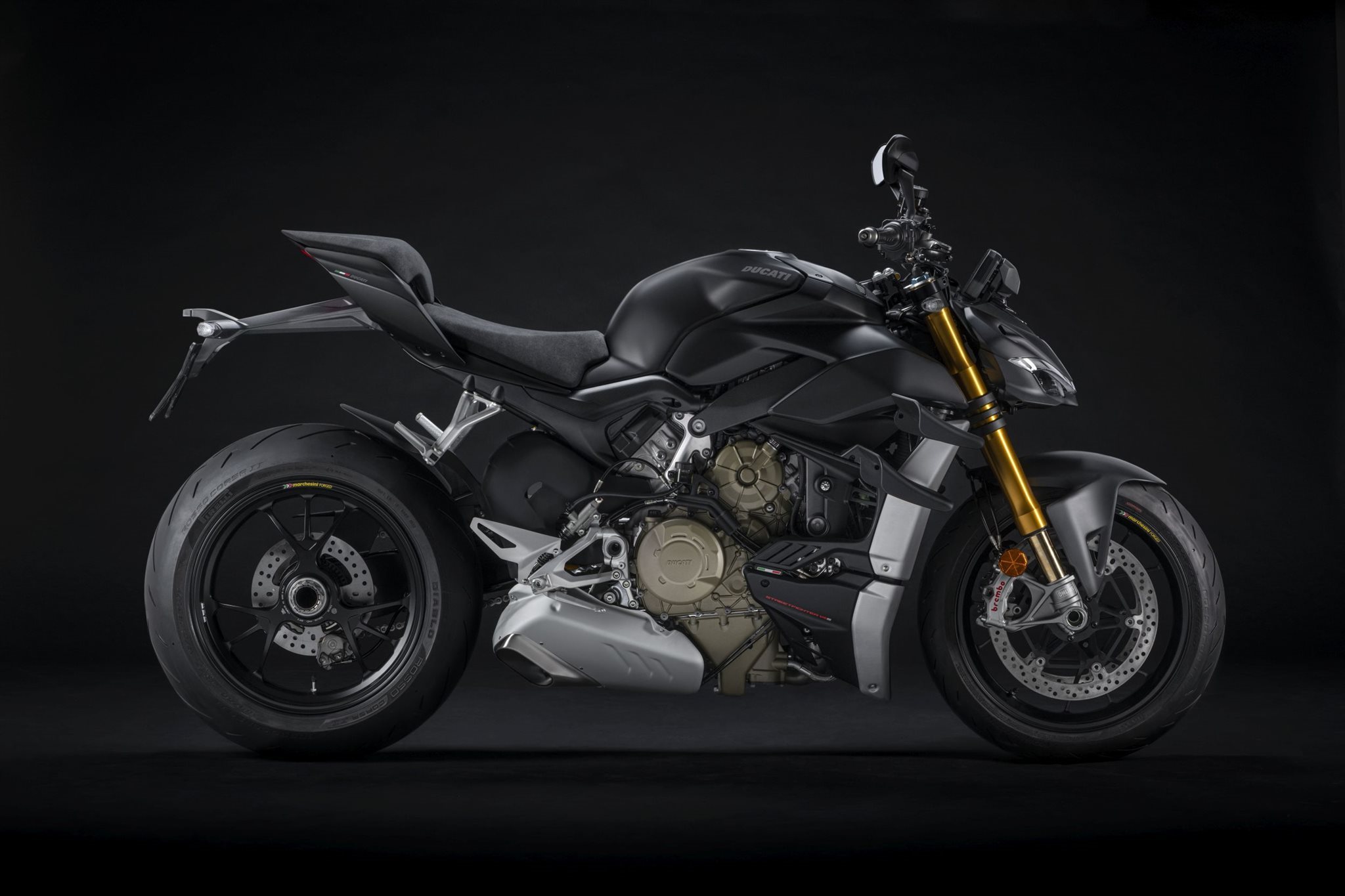Ducati Streetfighter V4 2021 vs Ducati Streetfighter V4 S 2022