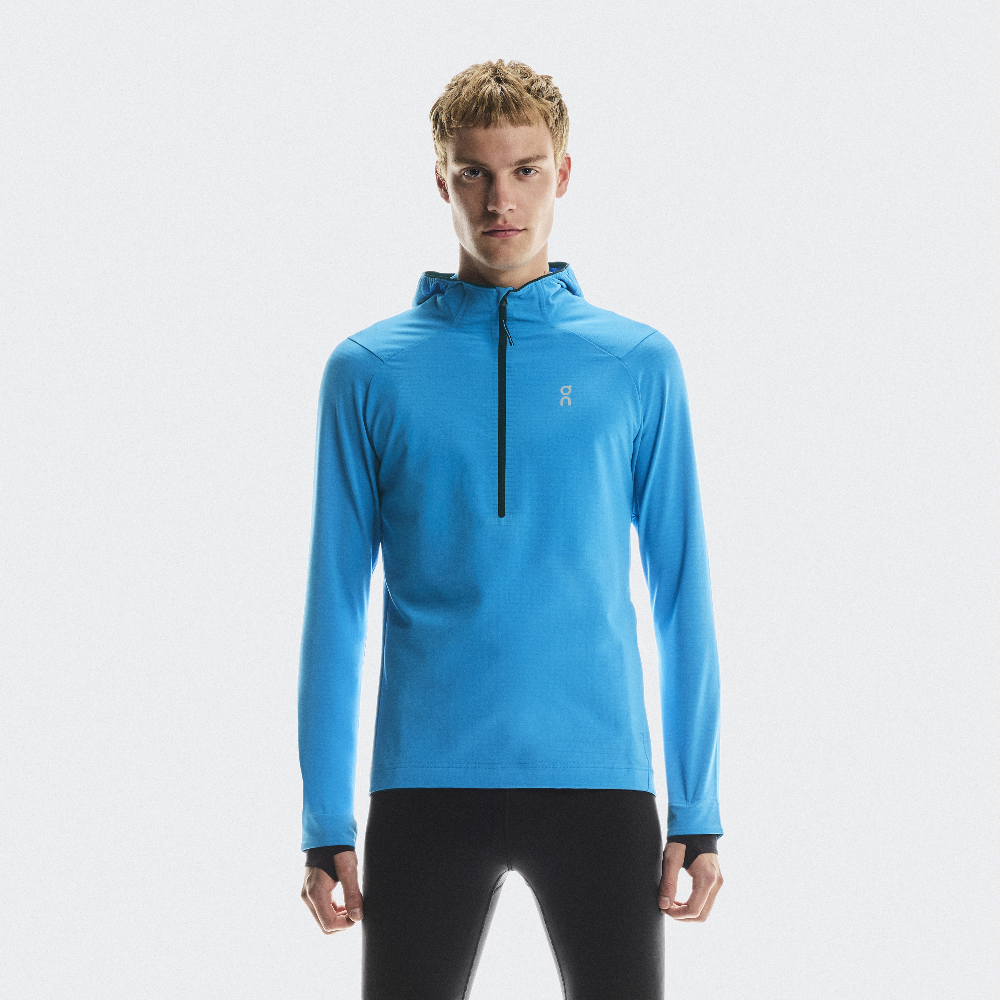 On running ¥29160 XS ネイビー フーディー セットアップ On running