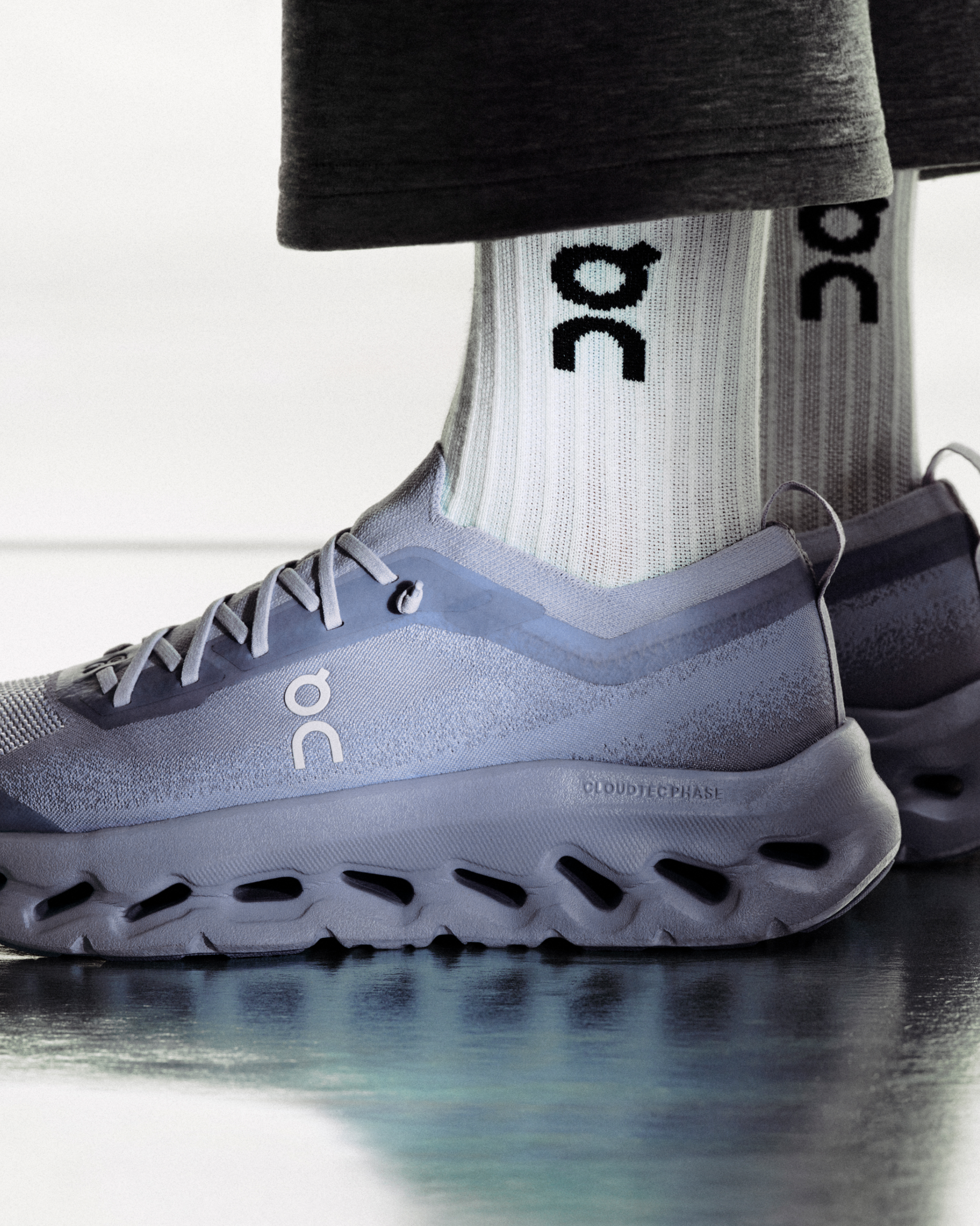 The Cloudtilt Moon: Women's All-Day Shoe | On Japan