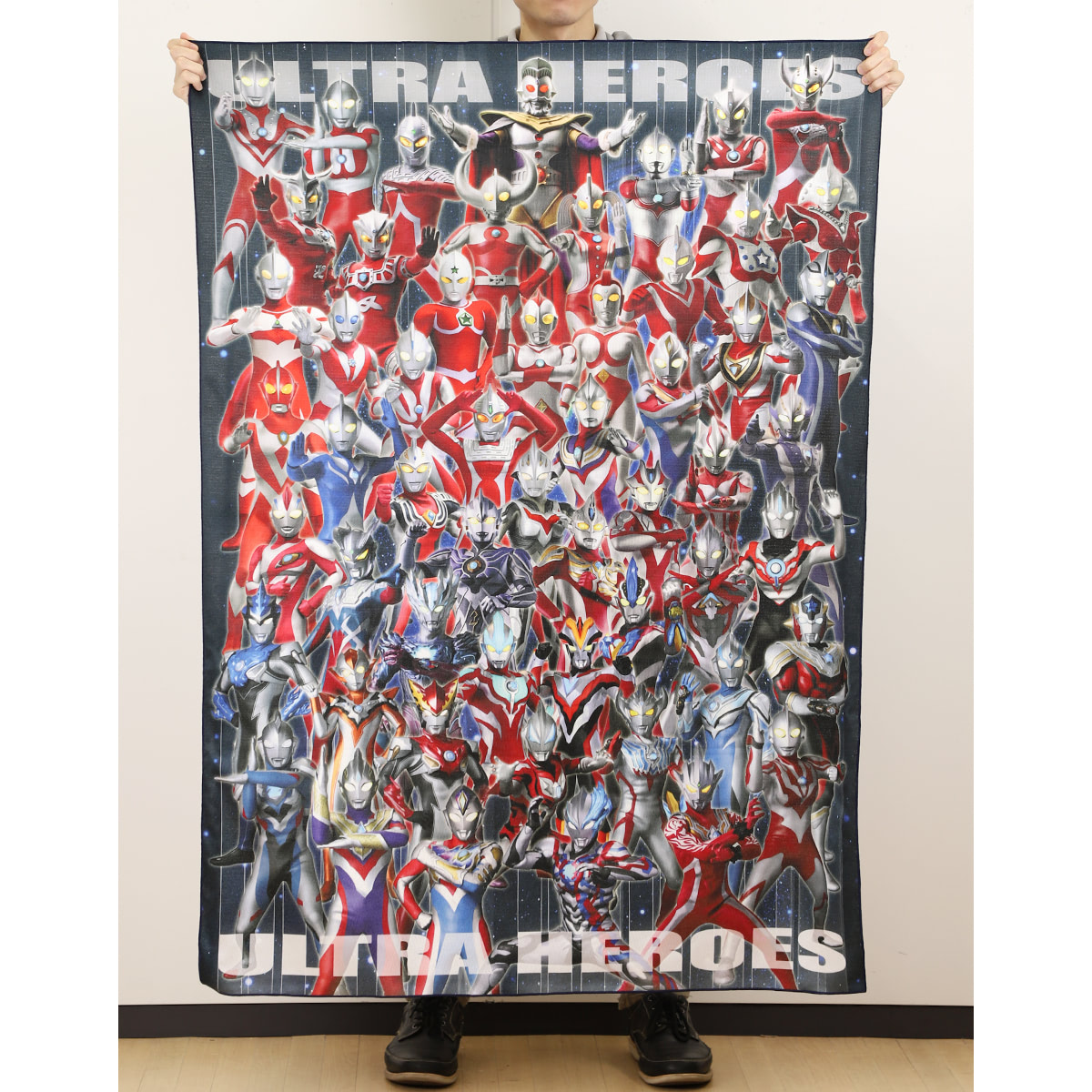 55体の歴代ウルトラヒーロー大集結！ 部屋にも飾れるビッグタオル