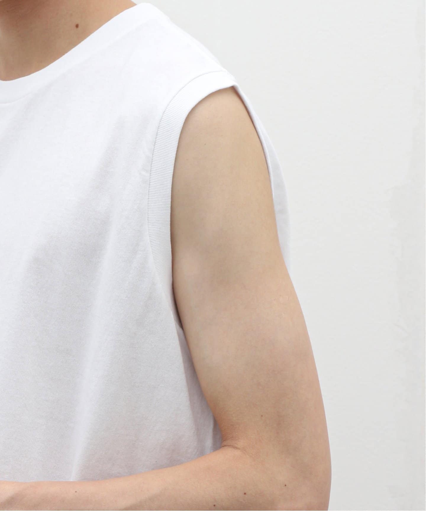 COMOLI (コモリ) コットンジャージ ノースリーブ [WHITE]