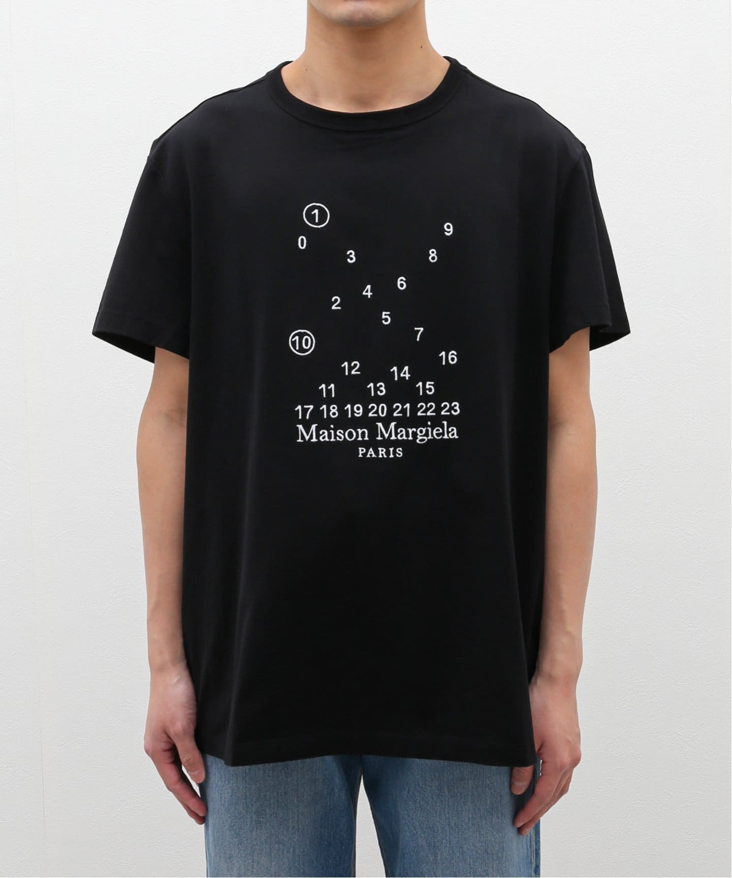 MAISON MARGIELA / メゾン マルジェラ】 Calender Graphic Logo T-（T