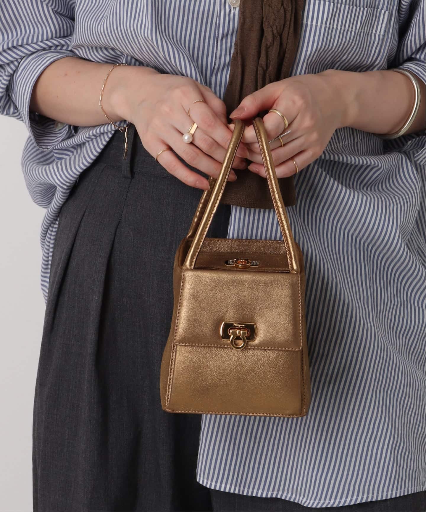 VINTAGE FERRAGAMO/フェラガモ】 Gancini ミニハンドバッグ