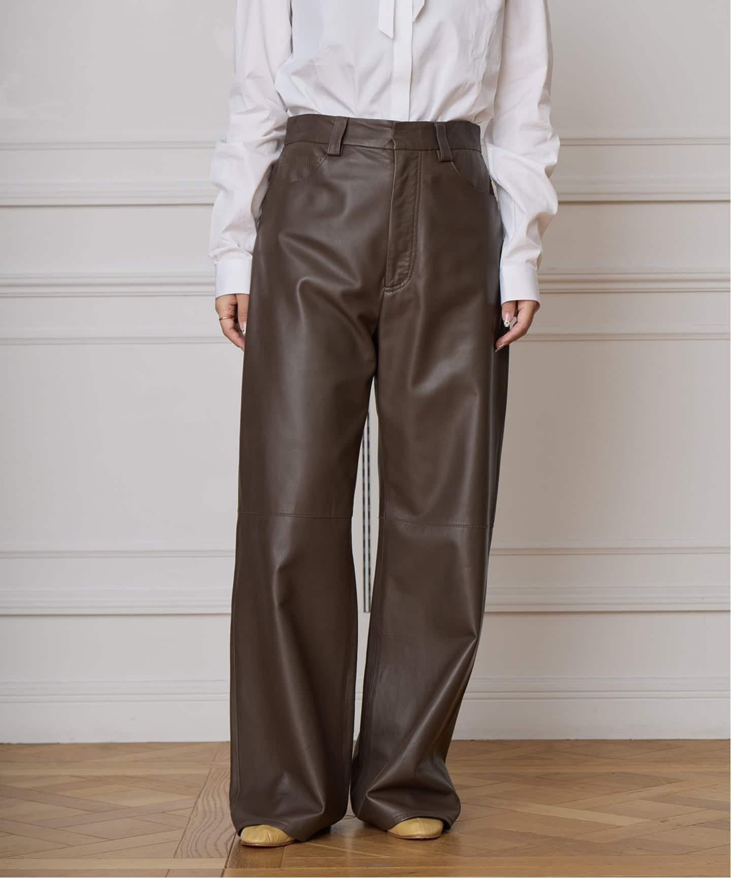 IENA LA BOUCLE ナッパレザーストレートパンツ（その他パンツ）｜IENA