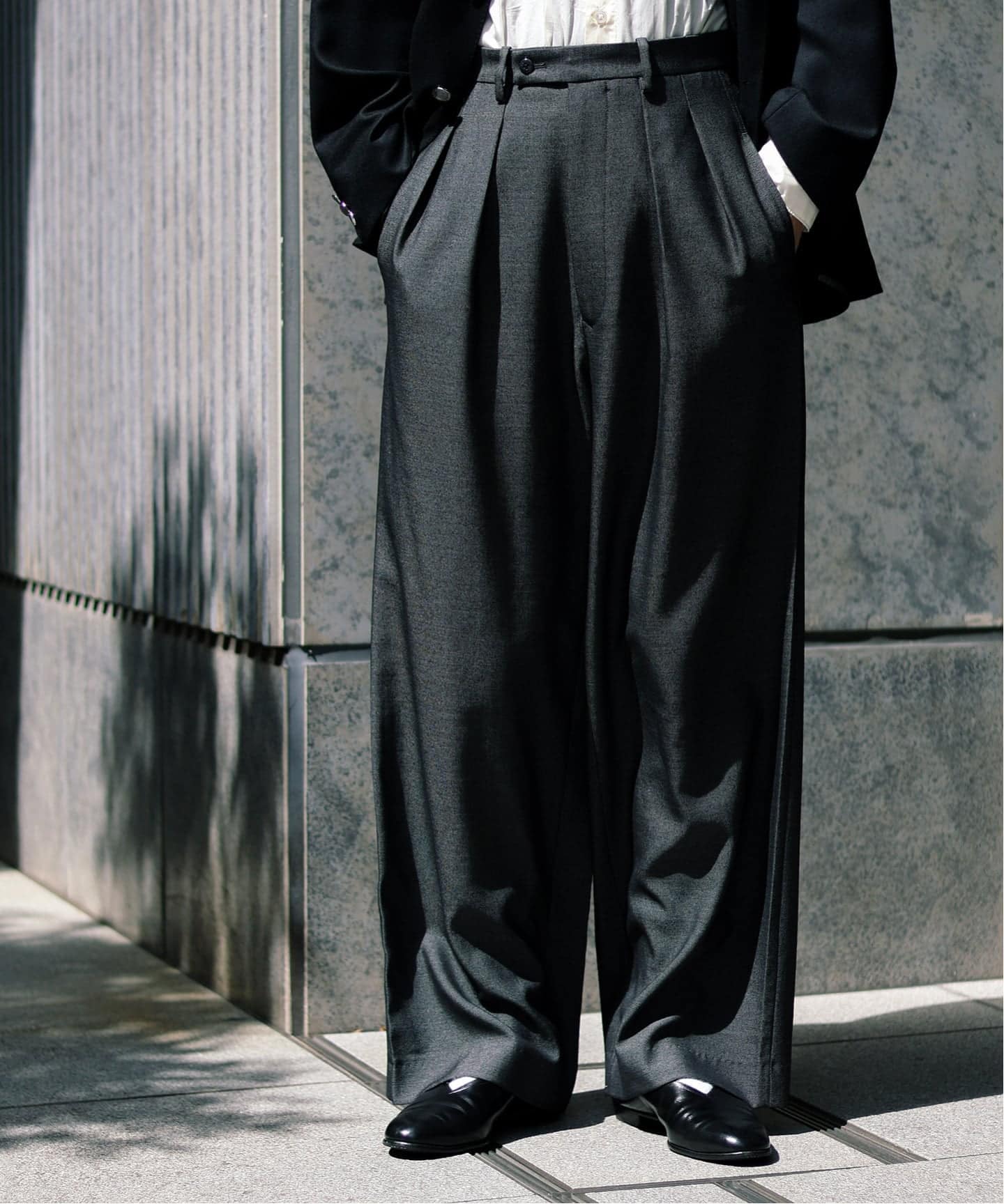 m's braque (エムズ ブラック) TUCK WIDE BUGGY パンツ(ピンヘッド