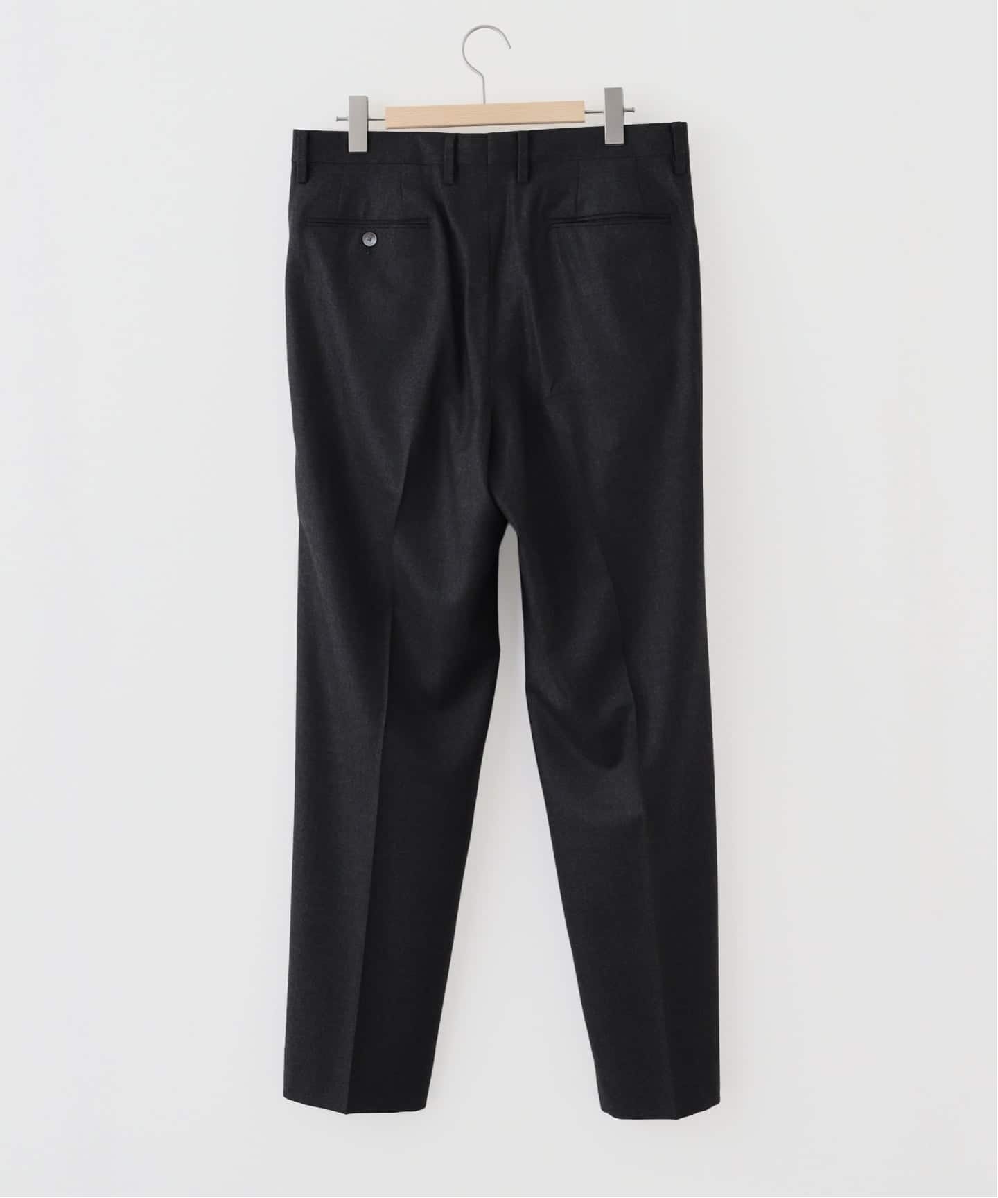 AURALEE (オーラリー) SUPER LIGHT WOOL TWO-TUCK SLACKS（スラックス