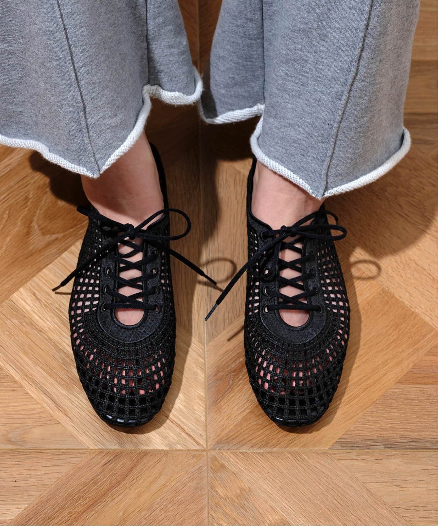 GRISE EMBROIDERY レースアップ（フラットシューズ）｜LE TALON（ル