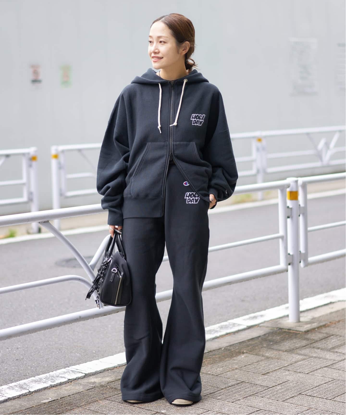 別注【CHAMPION*JOURNAL STANDARD by HOLIDAY】ZIP HOODIE（パーカー