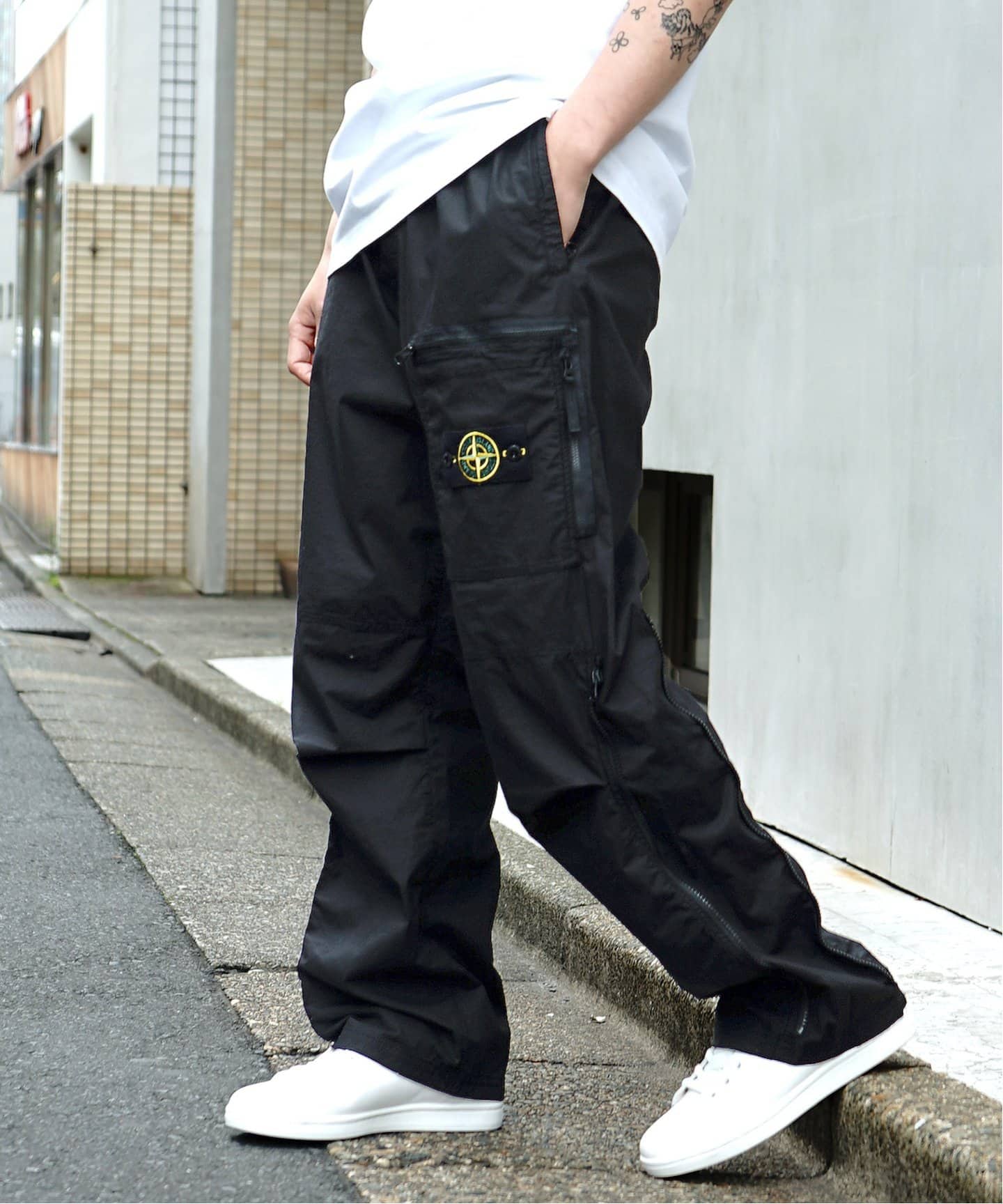 STONE ISLAND ブラック カーゴパンツ 【公式通販】