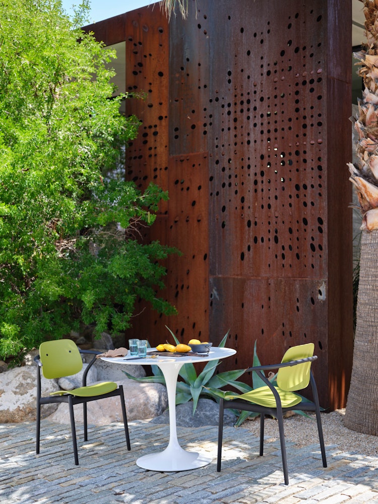 Iquo Stacking Armchair | Knoll