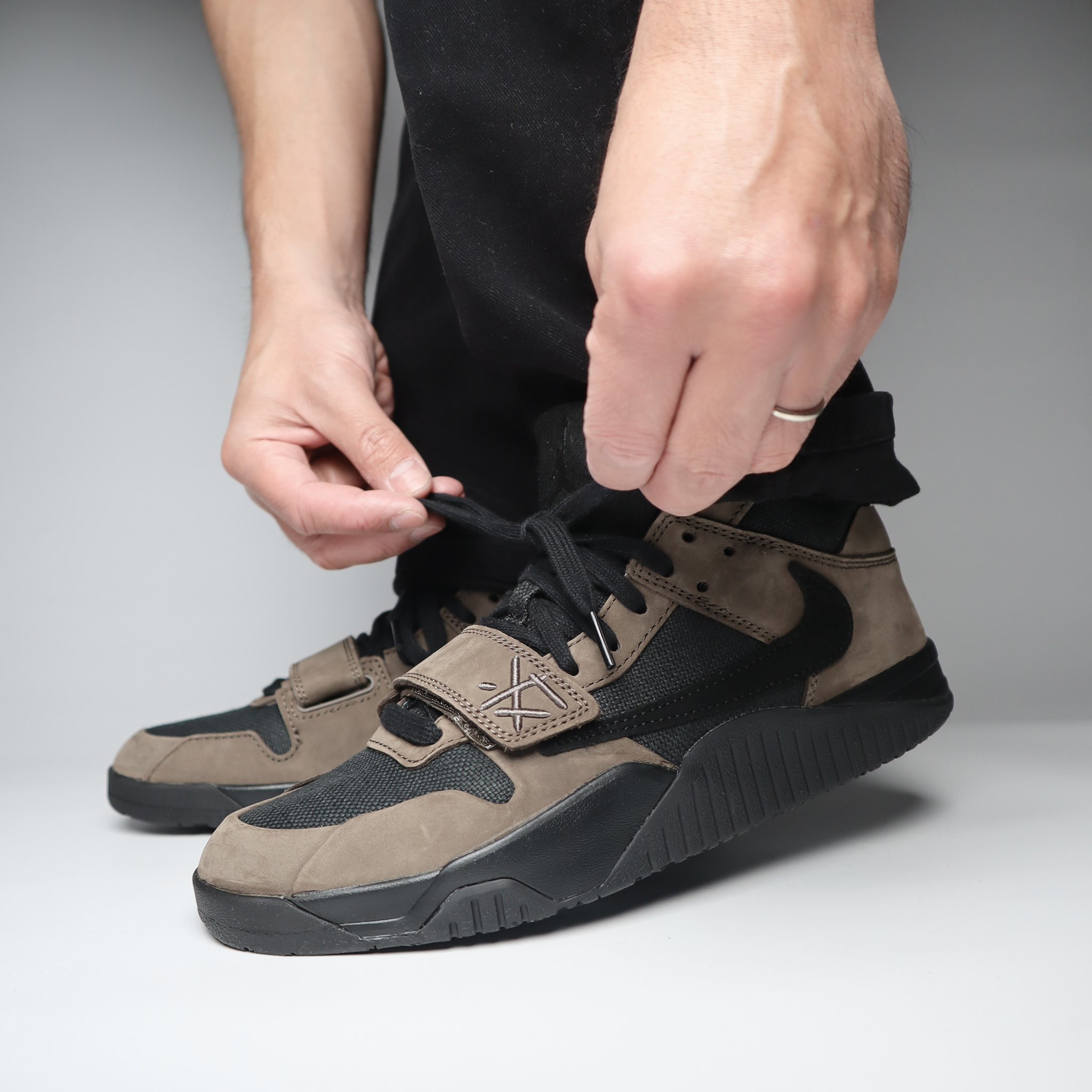 Travis Scott x Jordan Jumpman Jack TR Dark Mocha FZ8117-204 | More
