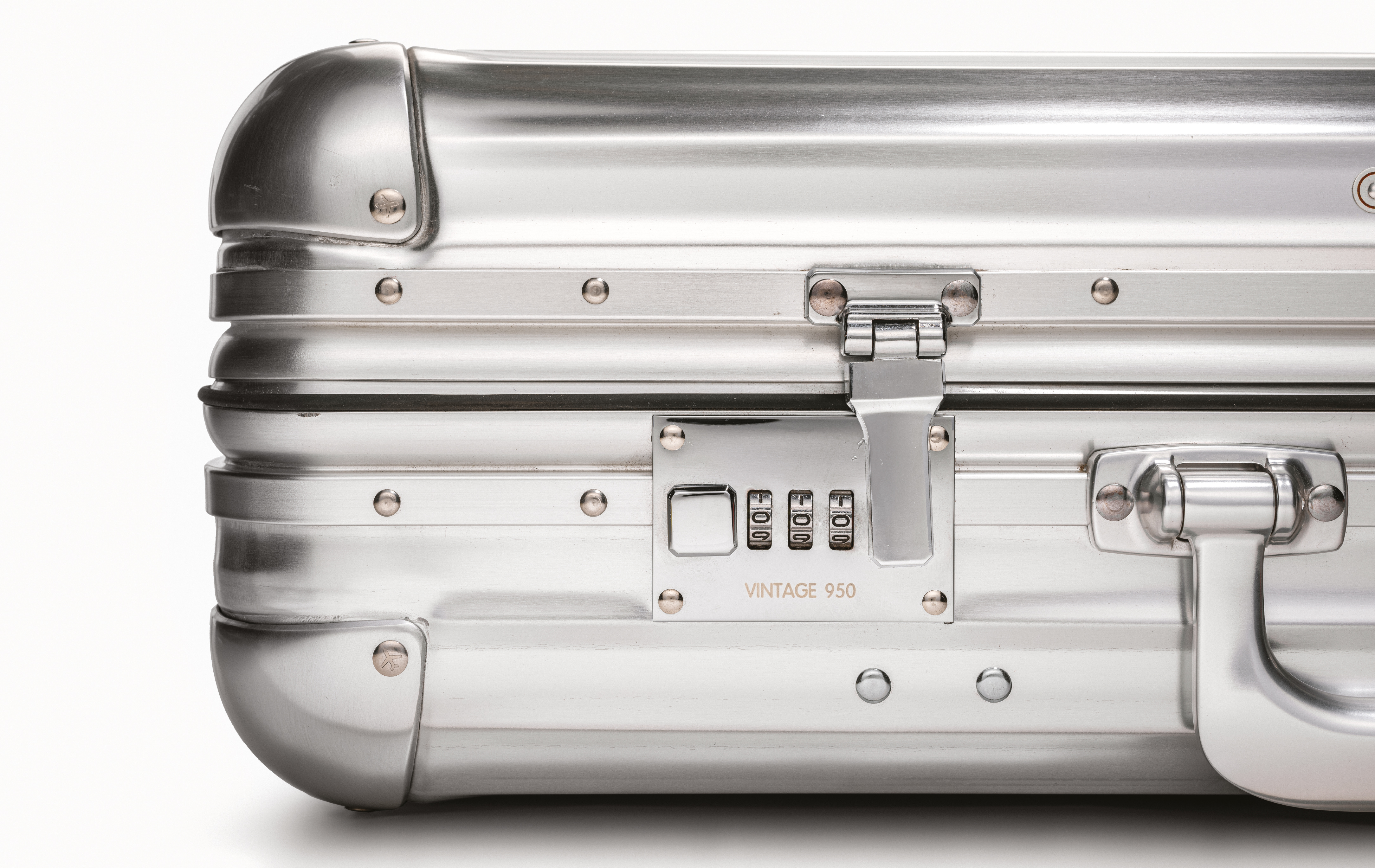 RIMOWA（リモワ）の「Original」コレクションが アルミニウム製スーツ
