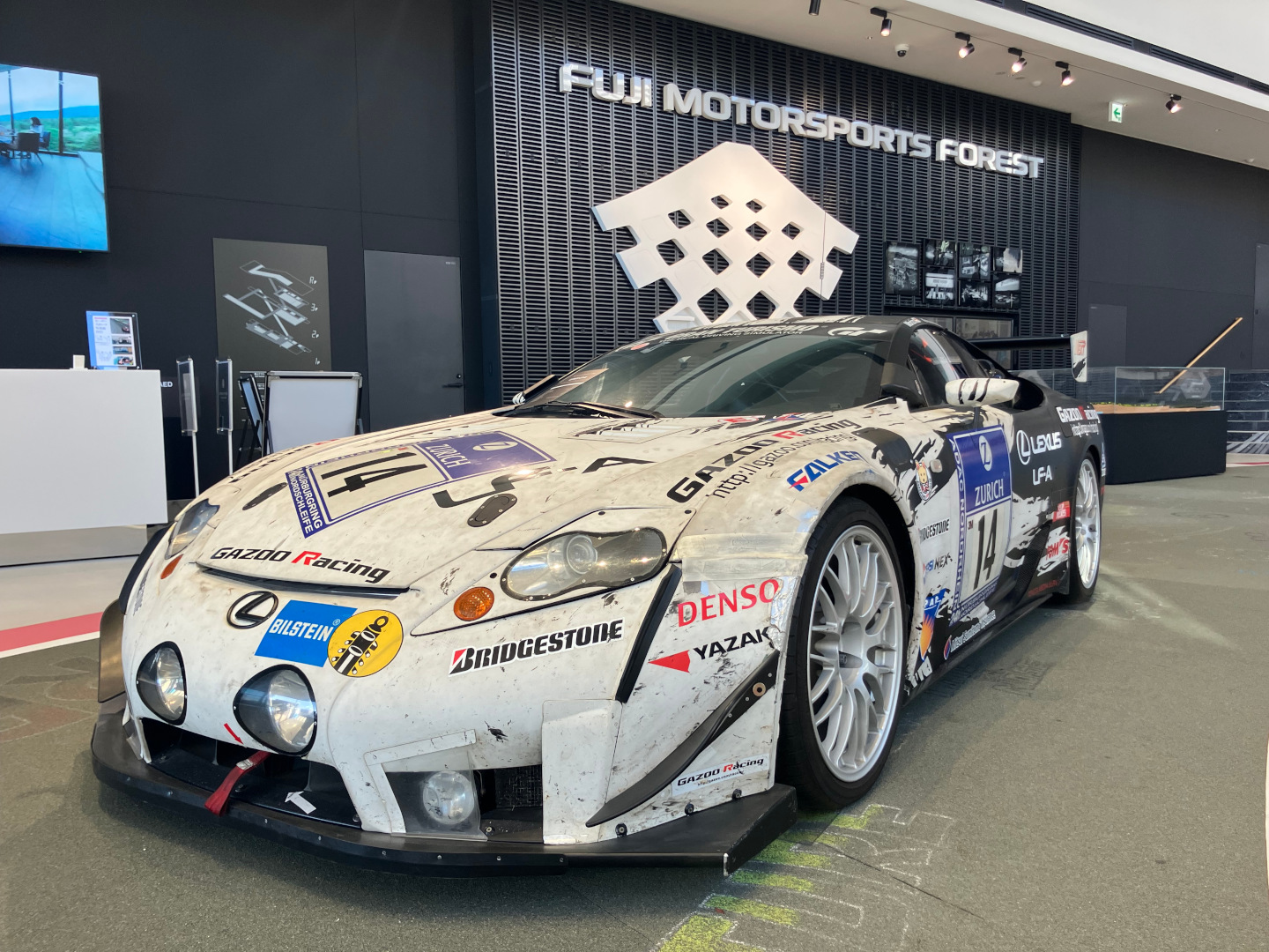 期間限定】2009年ニュル24h参戦車両 LF-A 14号車をウェルカムセンター