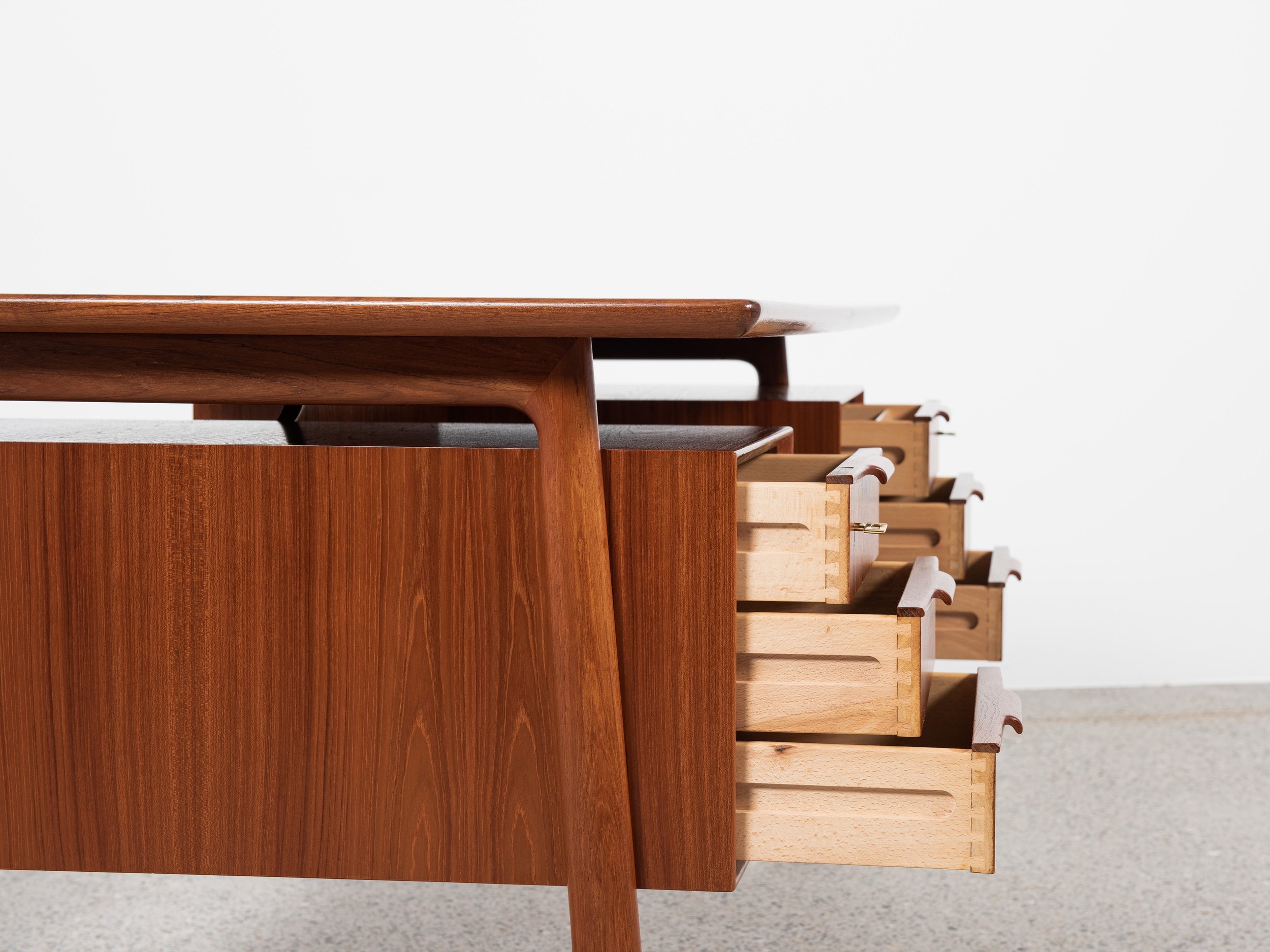 Midcentury Danish desk in teak by Omann Jun - Model 75 - 1960s