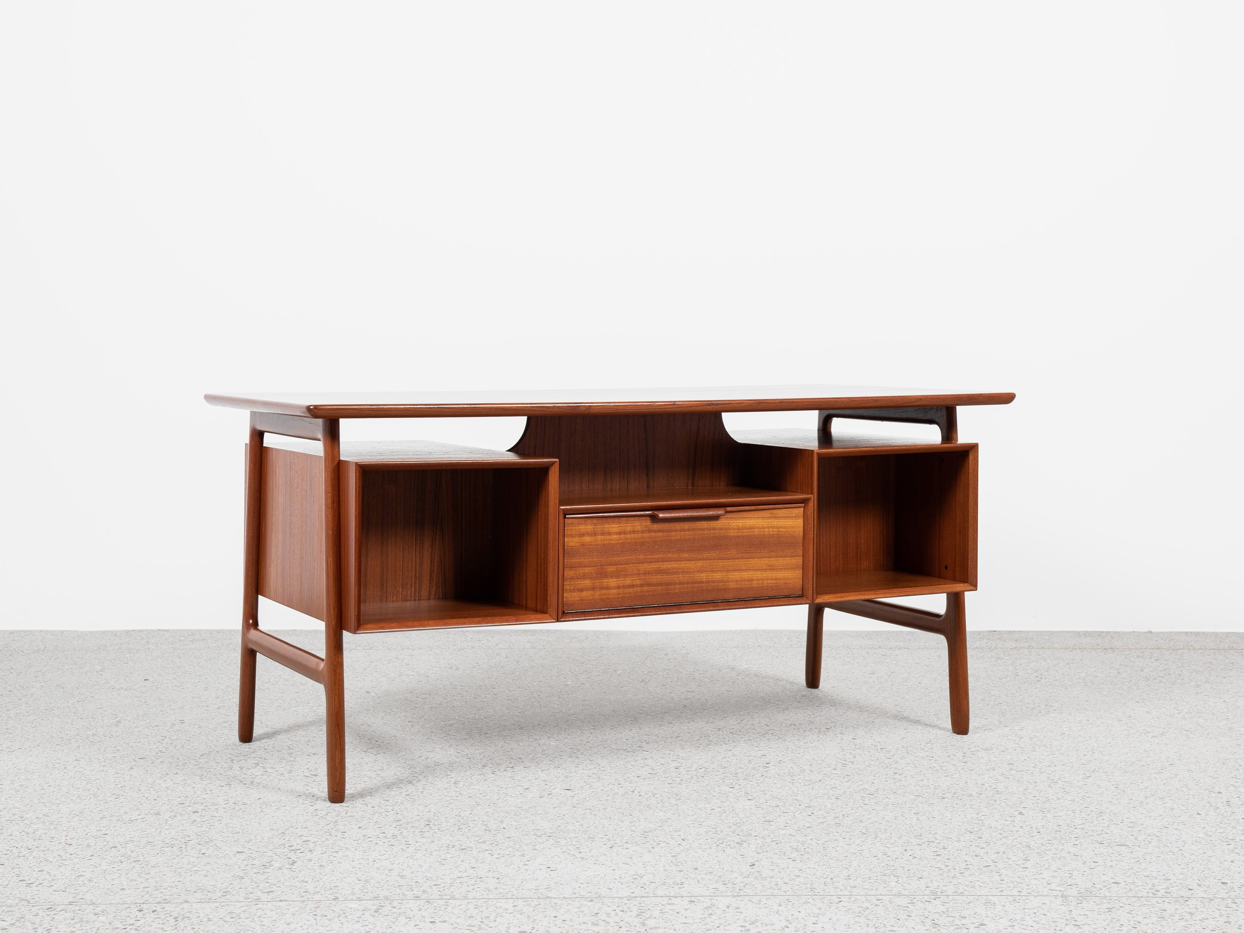 Midcentury Danish desk in teak by Omann Jun - Model 75 - 1960s