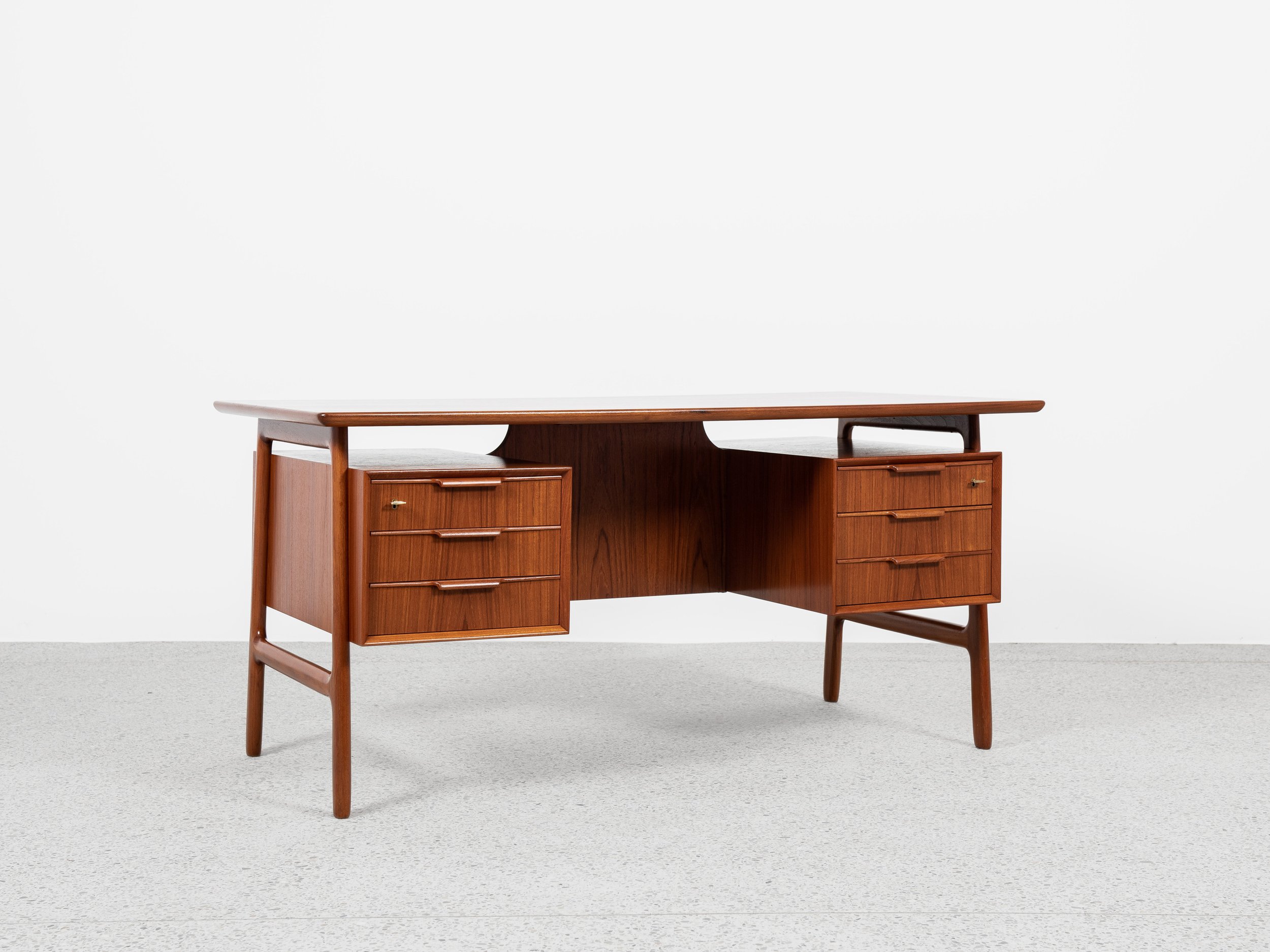 Midcentury Danish desk in teak by Omann Jun - Model 75 - 1960s