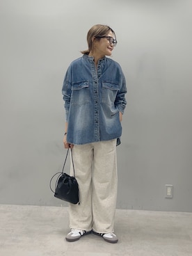 ヴィンテージライクデニムバンドカラーシャツを使った人気ファッション