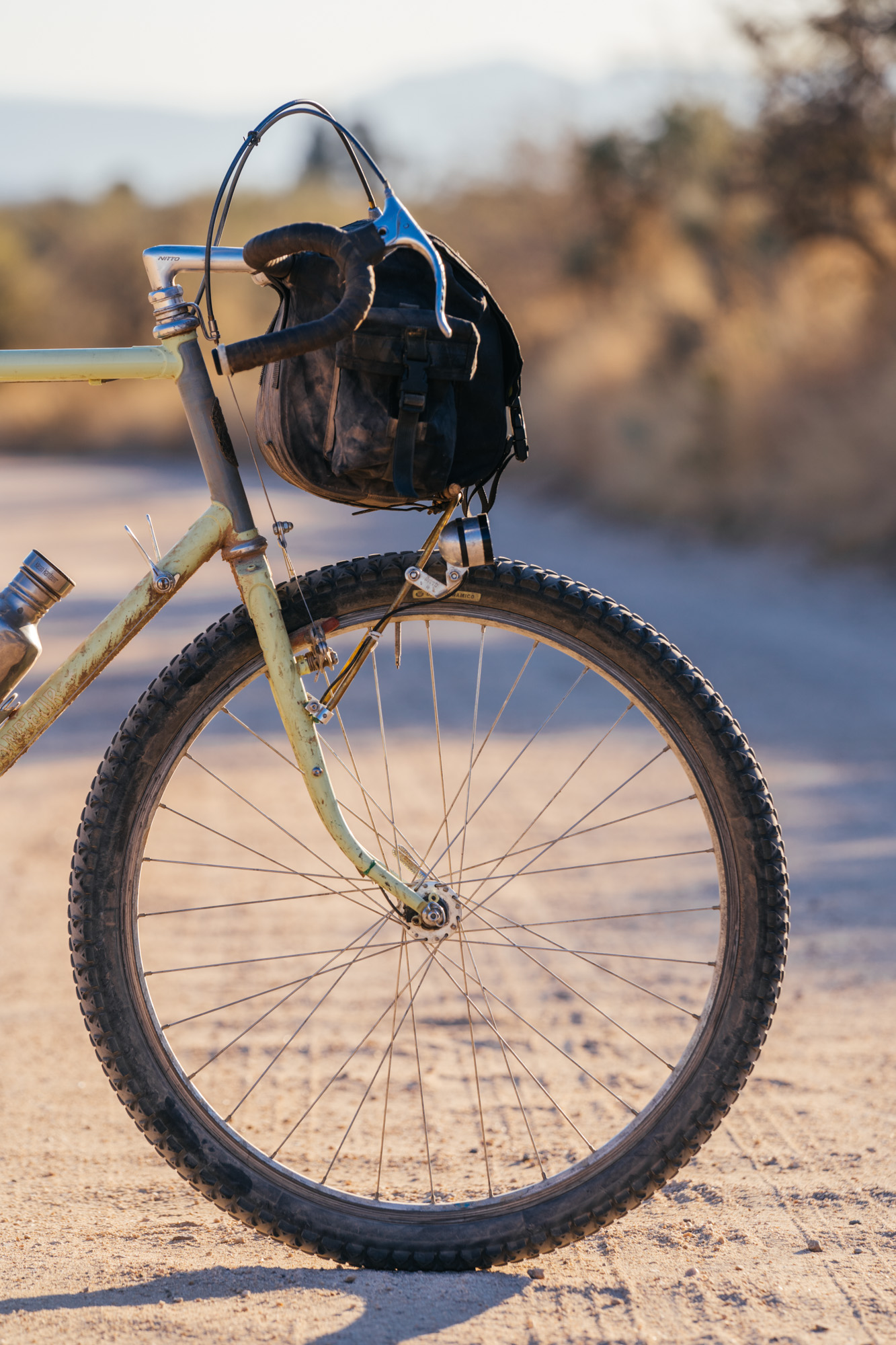 Rubber Baron Ronnie and His 650b Ultradynamico Crust Romanceür