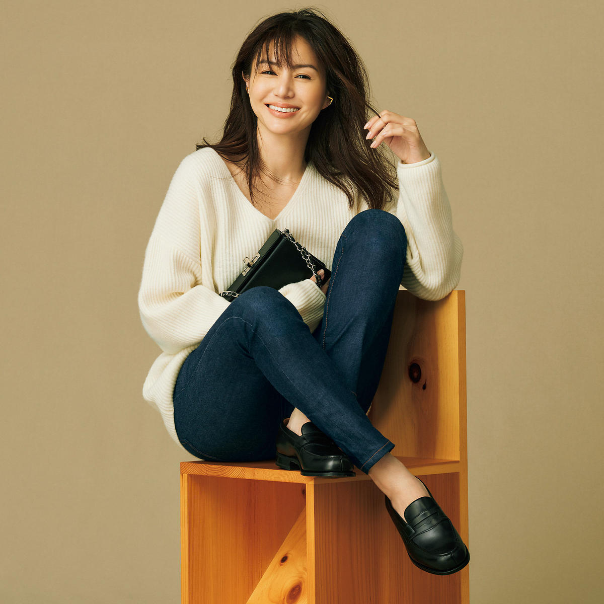 エレガントでミニマルな装いを提案！井川遥さんが手がける「loin.」と
