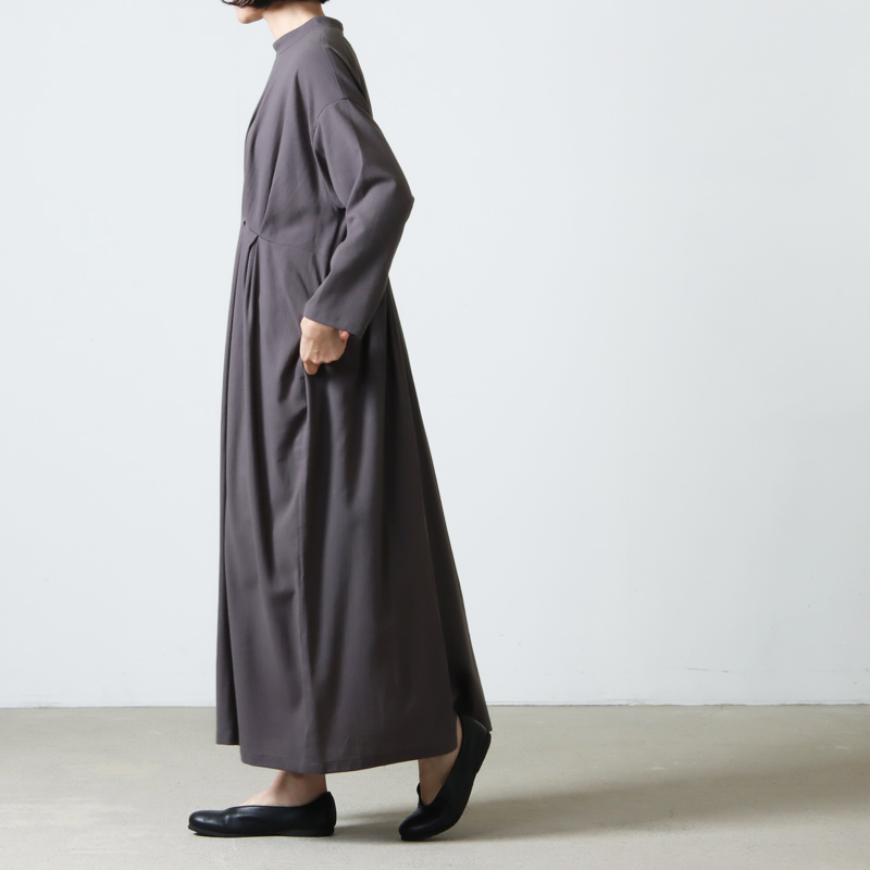 evameva (エヴァムエヴァ) stand collar tuck one piece / スタンド