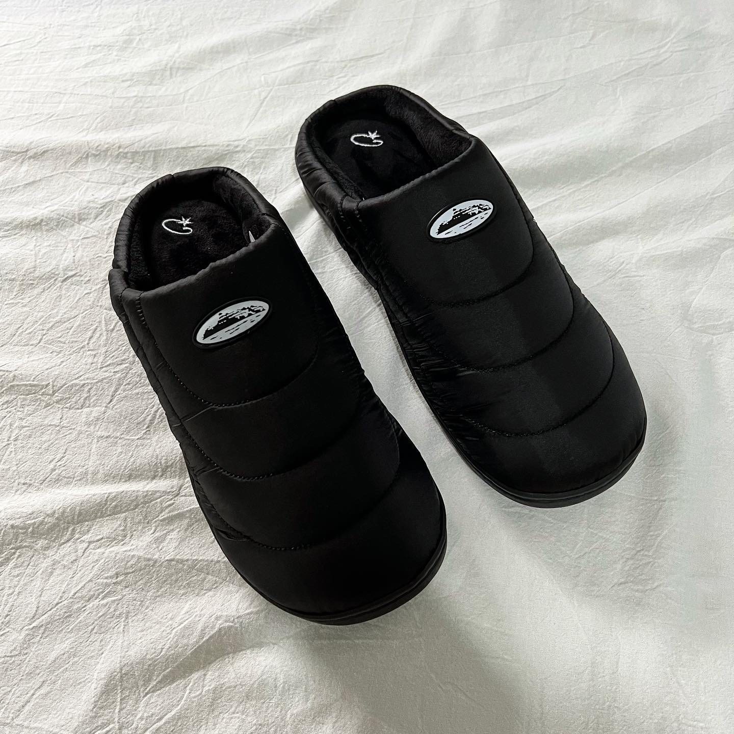 Corteiz crib crep sliper with dustbag: the perfect blend of