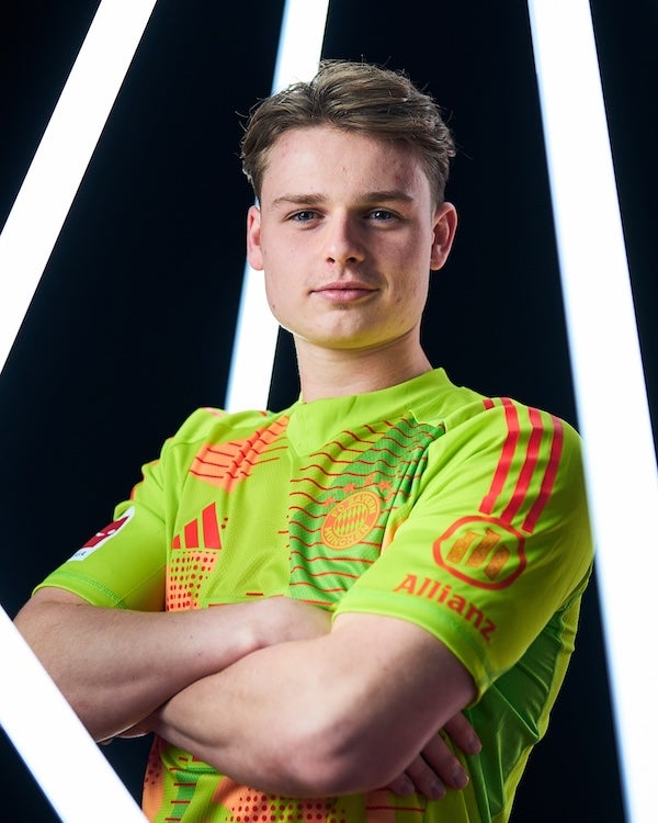 バイエルン・ミュンヘン “ノイヤーの後継者”21歳GK獲得！ | 話題の投稿