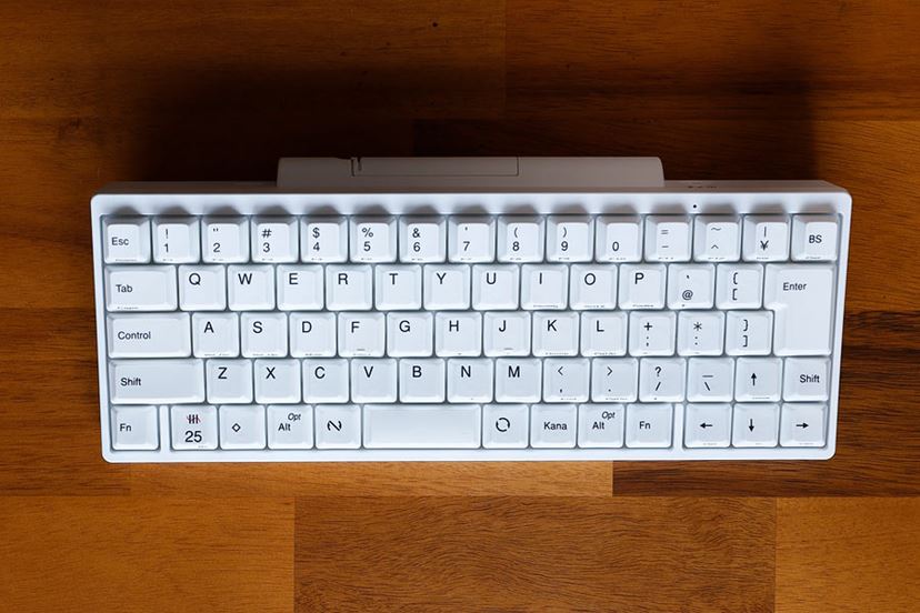 真っ白な「雪」をイメージ！ HHKBシリーズ25周年特別記念モデルを2500