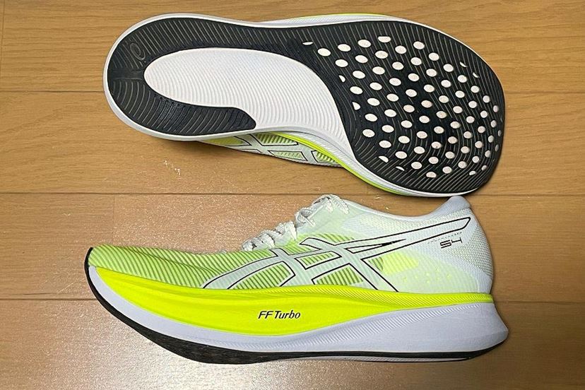 サブ4」を目指すランナーにはこれ！ アシックスの最新厚底レーシング