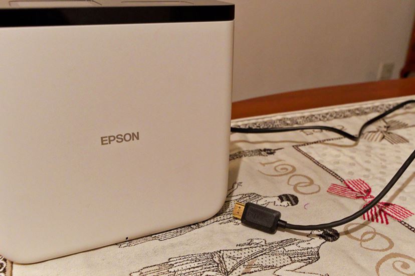 価格からは考えられない完成度！ エプソンのレーザープロジェクターが