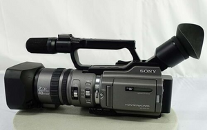 Sony DCR-VX2100 three CCD stereo miniDV NTSC standard format