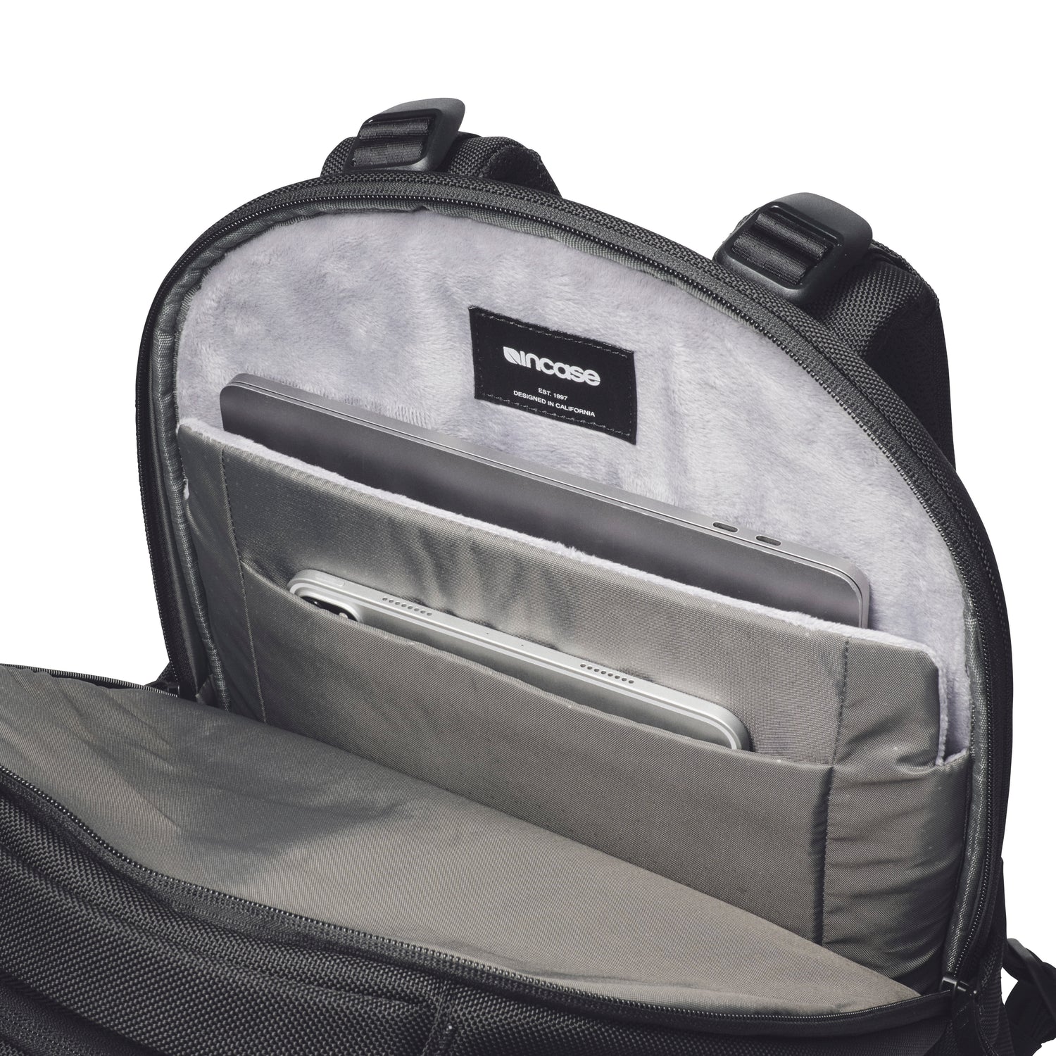 トラックスバックパック25(Tracks Backpack 25L) -黒(ブラック)-軽量