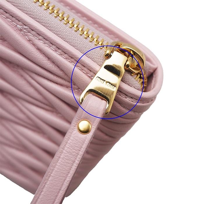 miu miu（ミュウミュウ） マテラッセ 二つ折り コンパクト 財布 ナッパ
