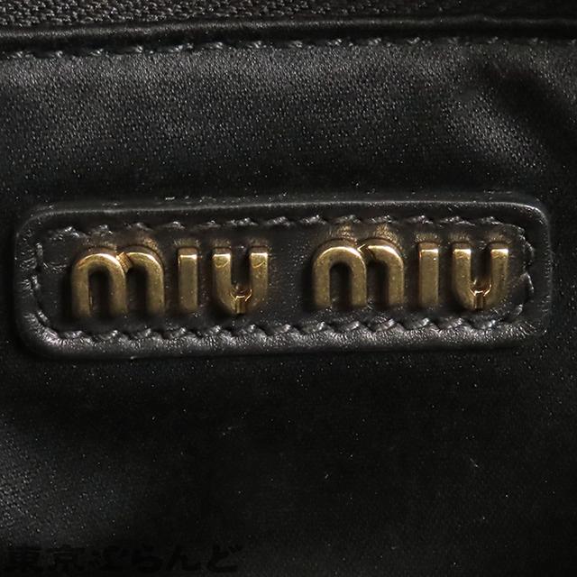 miu miu（ミュウミュウ） エンボスロゴ カメラバッグ 5BH225 ブラック