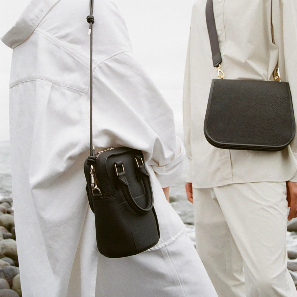 MICHELLE POSTMAN SHOULDER / DIPLO SKY｜ショルダーバッグ 本革