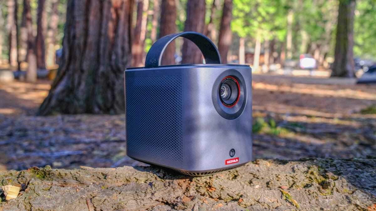 キャンプの秘密兵器、Ankerのモバイルプロジェクター「Nebula Mars 3