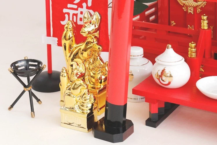 黄金屋根の稲荷宮 三社 二対のお狐様 大鳥居&かがり火 神具セット 神棚